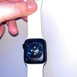 Selling my Apple Watch Series 7! had it for a little over a year&never wear it!